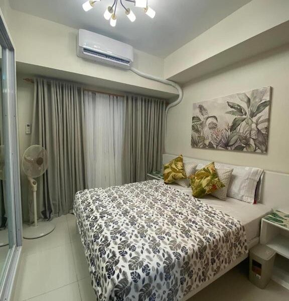 URBAN SAGE HOTEL Deluxe Double Room with Balcony